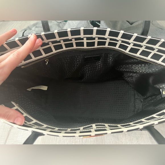 Kate Spade Black and White Tote - Picture 4 of 8